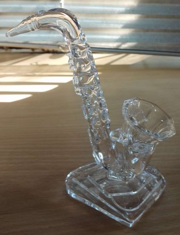 Small crystal saxophone