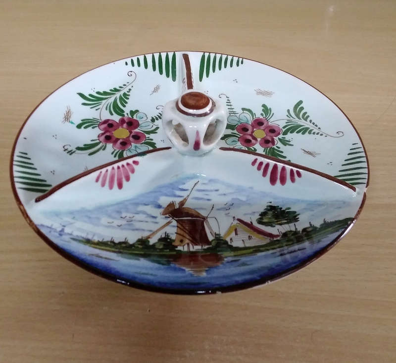 Hand painted Delfts dish