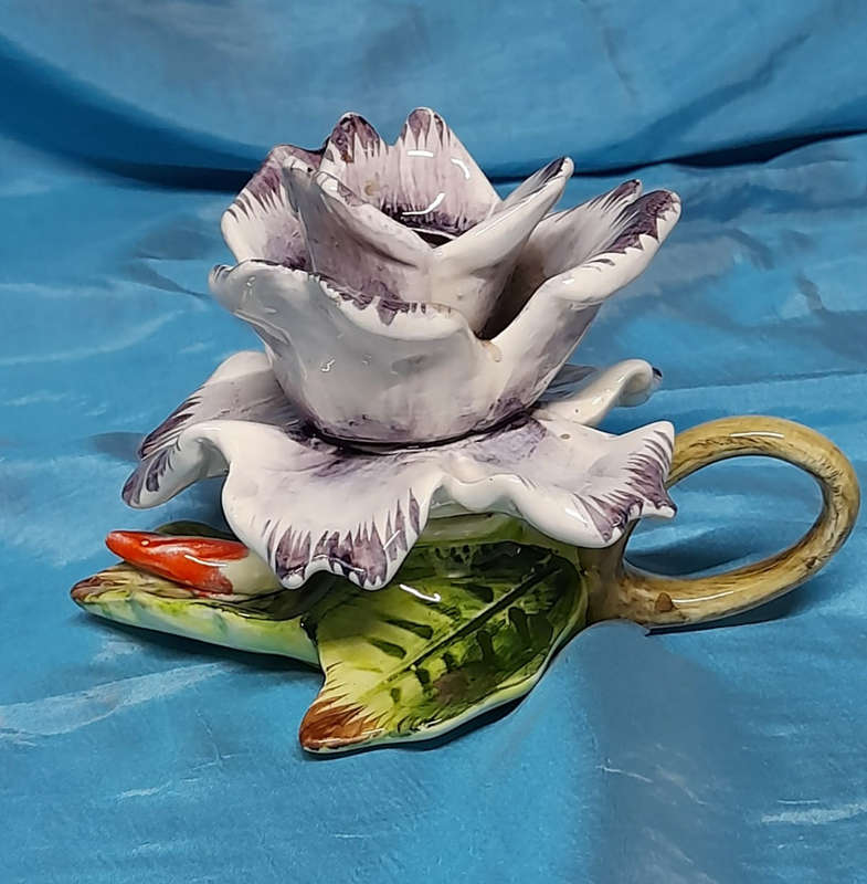 Lily pad candle holder
