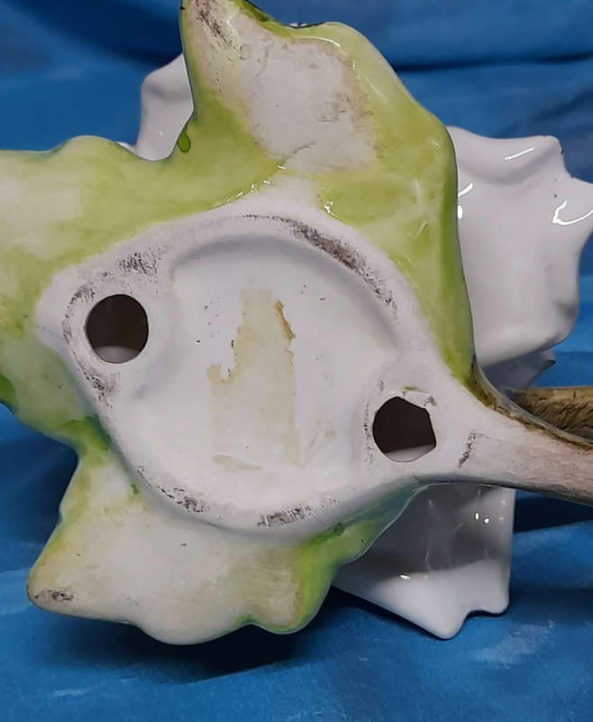 Lily pad candle holder