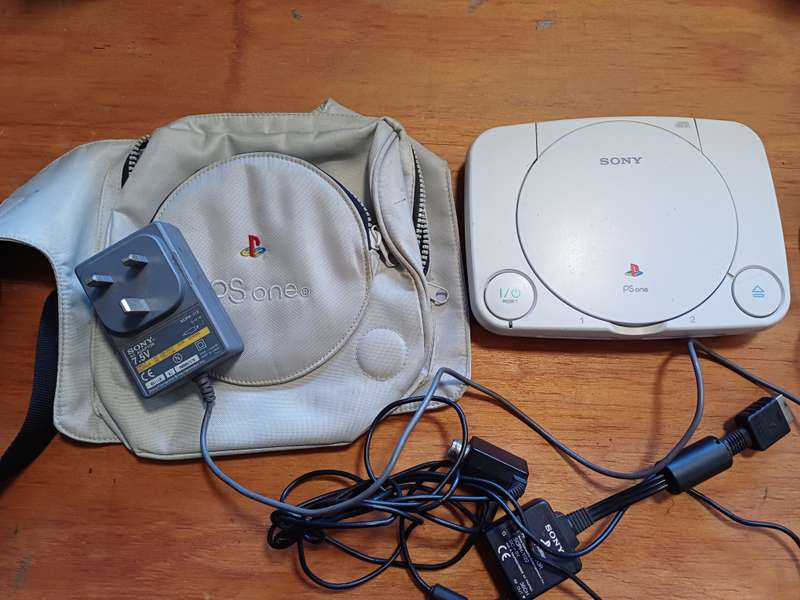 PlayStation One with carry bag (UK power adapter) *Read description