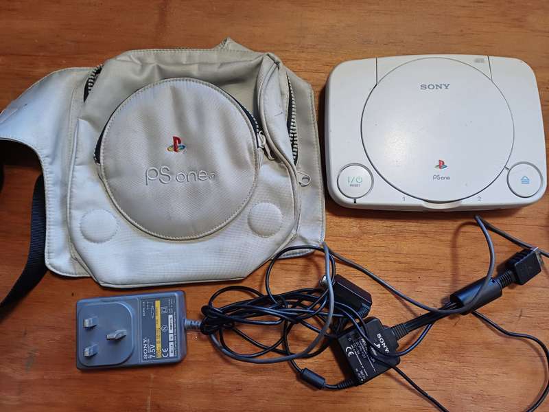 PlayStation One with carry bag (UK power adapter) *Read description