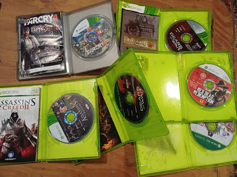 Xbox 360 Bundle (Water damaged*)