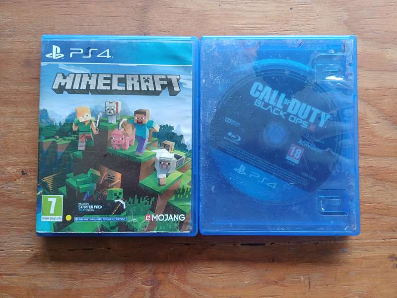 PS4 Bundle Minecraft + COD Black ops III no cover