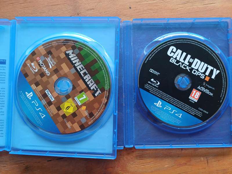 PS4 Bundle Minecraft + COD Black ops III no cover