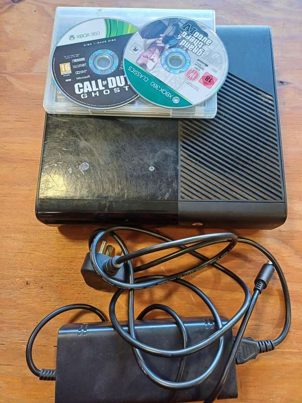 Xbox 360s for Spares + 2 game discs + Power supply (Read Description)