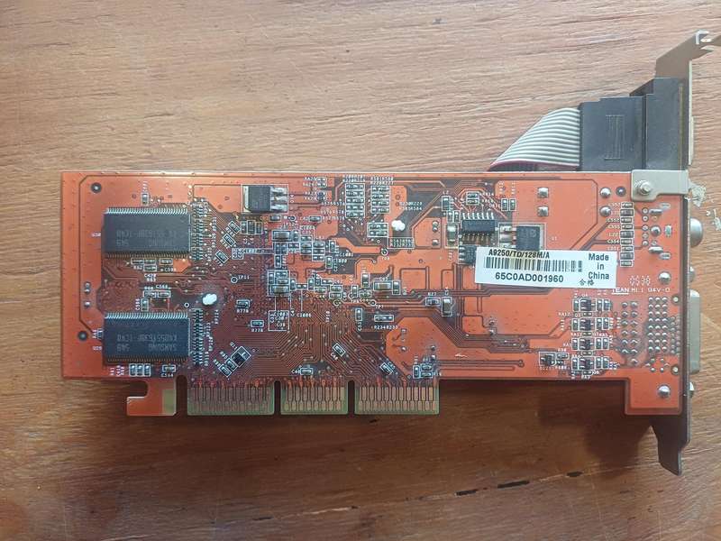 Asus A9250/TD/128M/A (Ati Radeon 9250)
