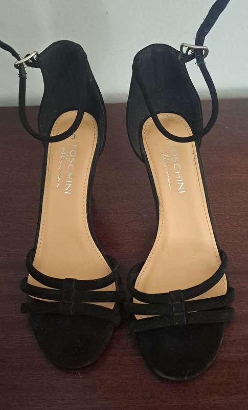 Size 3 Ladies Foschini heel shoes