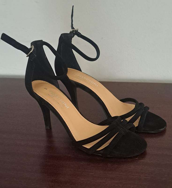 Size 3 Ladies Foschini heel shoes