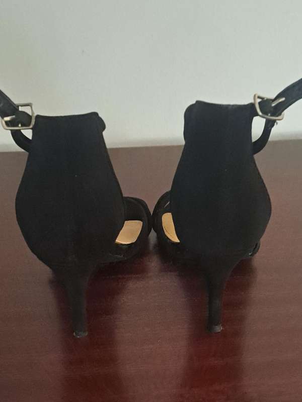 Size 3 Ladies Foschini heel shoes