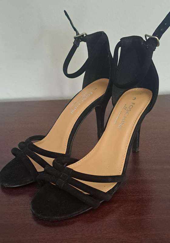Size 3 Ladies Foschini heel shoes