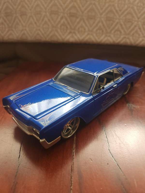 1966 Lincoln Continental (1:26)