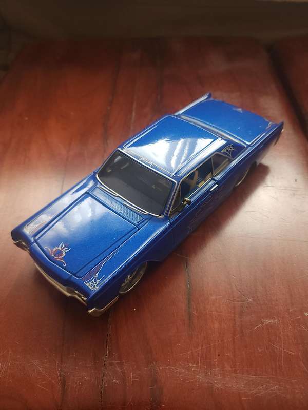 1966 Lincoln Continental (1:26)