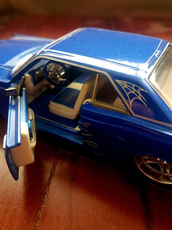 1966 Lincoln Continental (1:26)