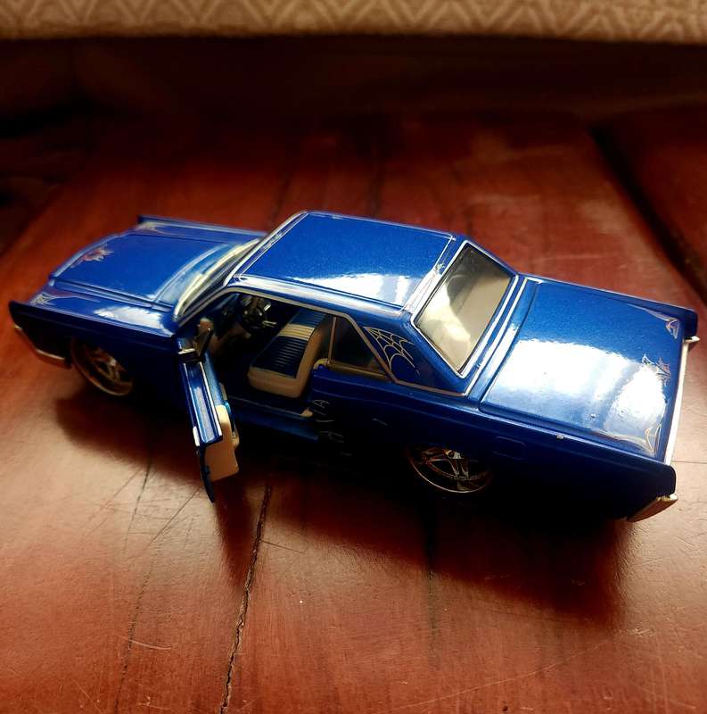 1966 Lincoln Continental (1:26)