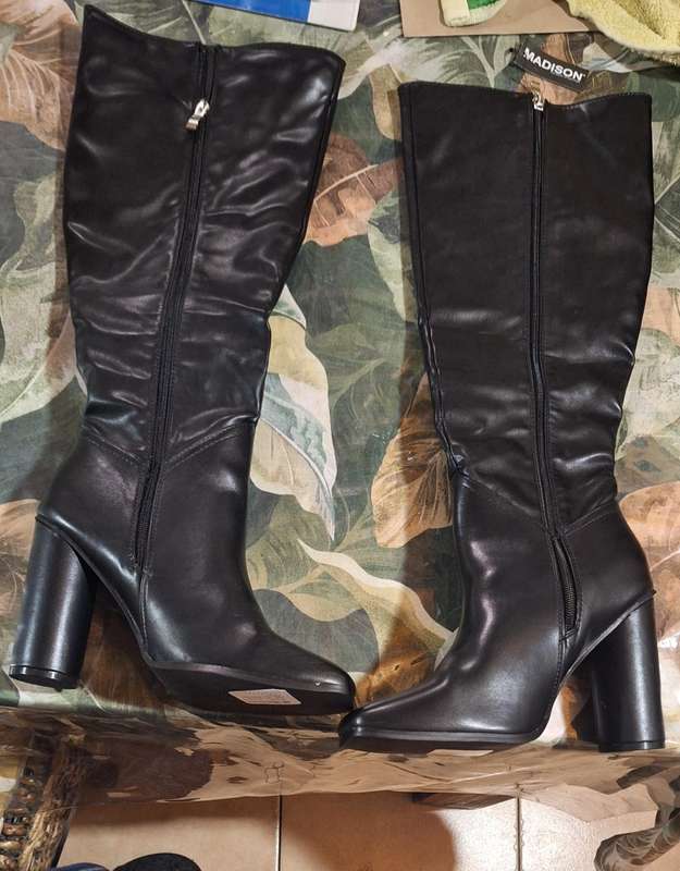 Gilly knee length boot UK 6