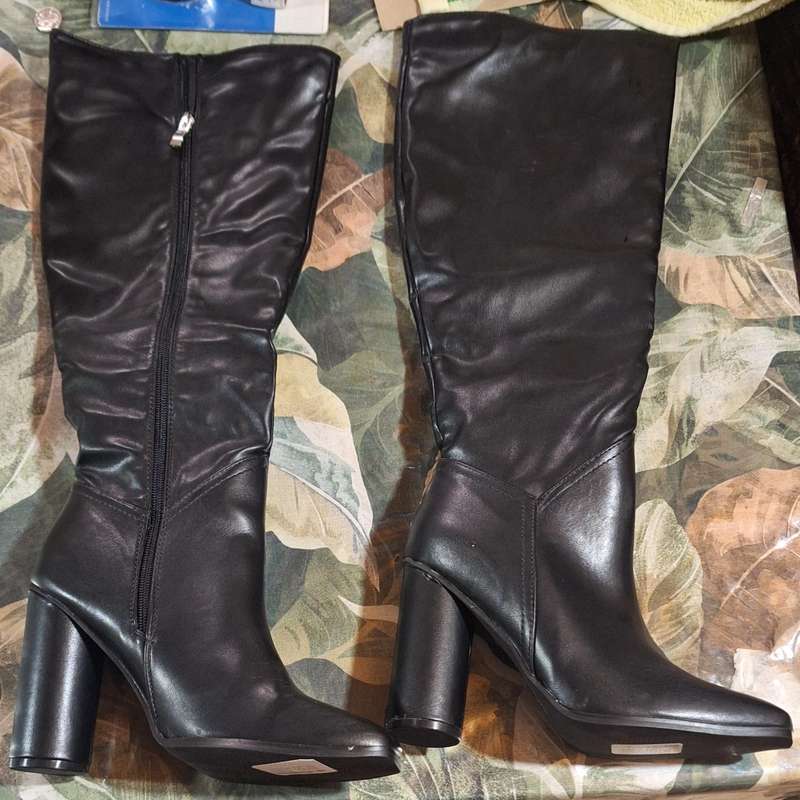 Gilly knee length boot UK 6