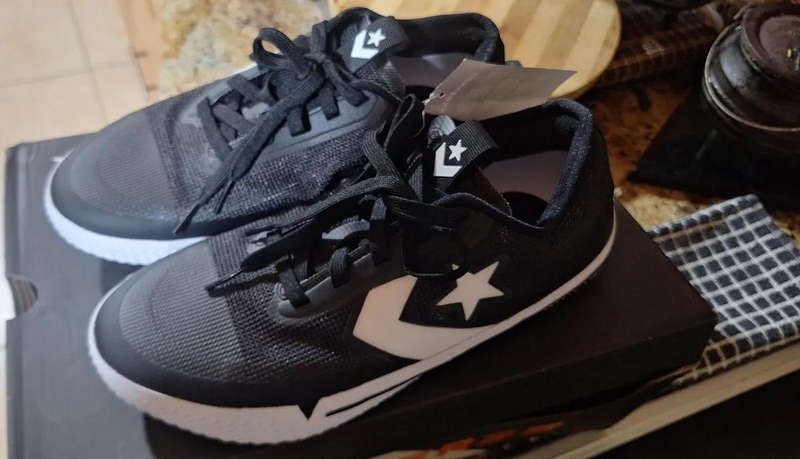 Converse size 7