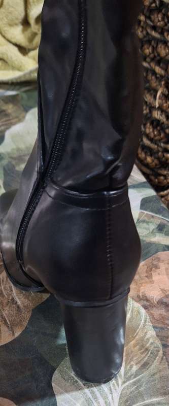 Gilly knee length boot UK 6