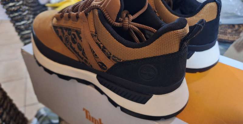 Timberland euro trekker low trainers in wheat nubuck leather UK 6.5