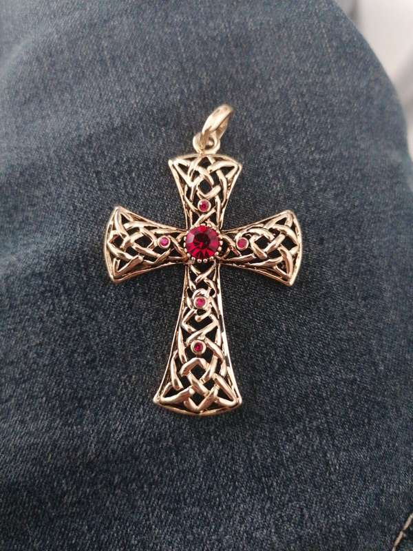 Large vintage cross pendant. Metal type unknown