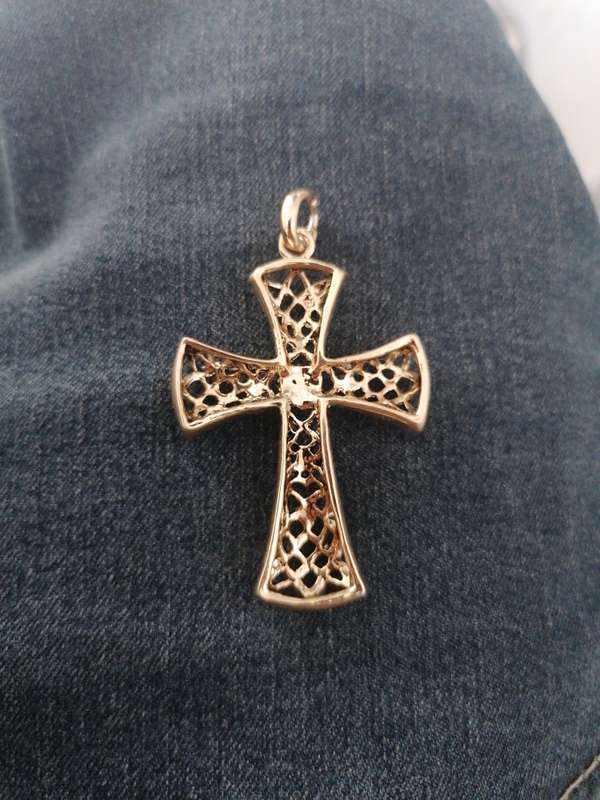 Large vintage cross pendant. Metal type unknown