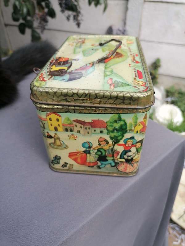 Vintage sweets tin