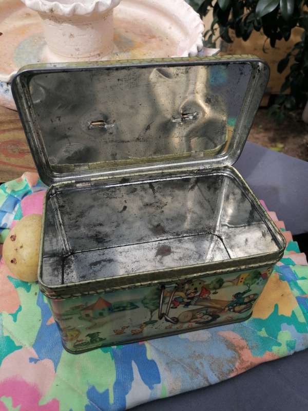 Vintage sweets tin