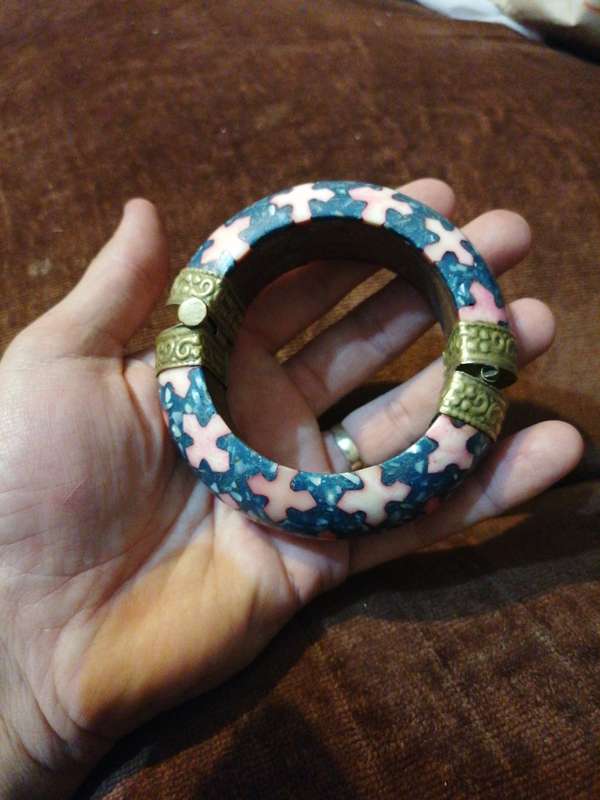 Lovely vintage Bangle