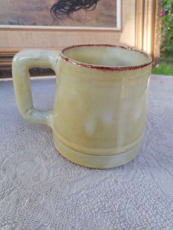 Linn ware mug. Unsigned