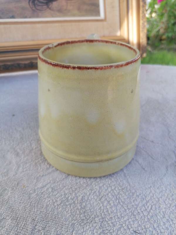 Linn ware mug. Unsigned