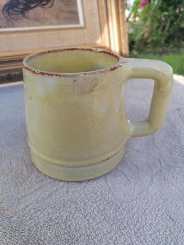 Linn ware mug. Unsigned