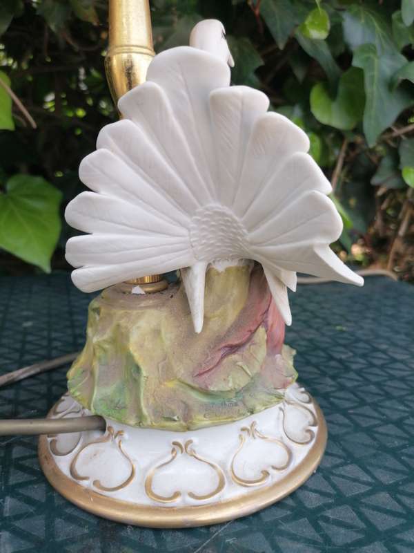 STUNNING PAIR OF CAPODIMONTE PORCELAIN DOVE TABLE LAMPS