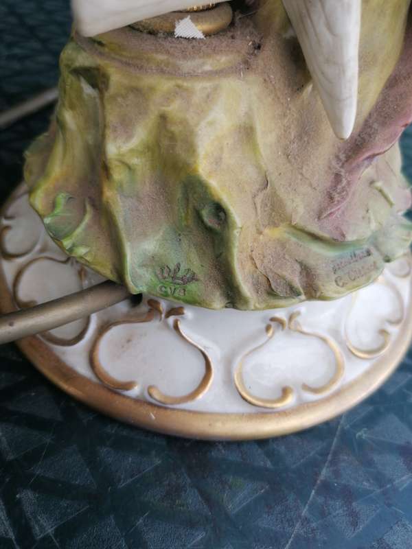 STUNNING PAIR OF CAPODIMONTE PORCELAIN DOVE TABLE LAMPS