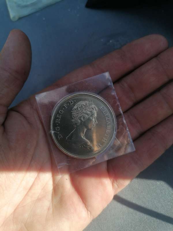 CROWN COIN FOR THE QUEEN MOTHER'S 80TH BIRTHDAY IN HOLDER