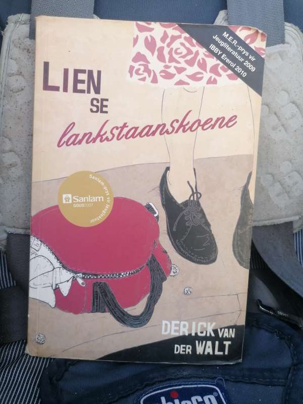Lien se lankstaanskoene deur Derick van der walt