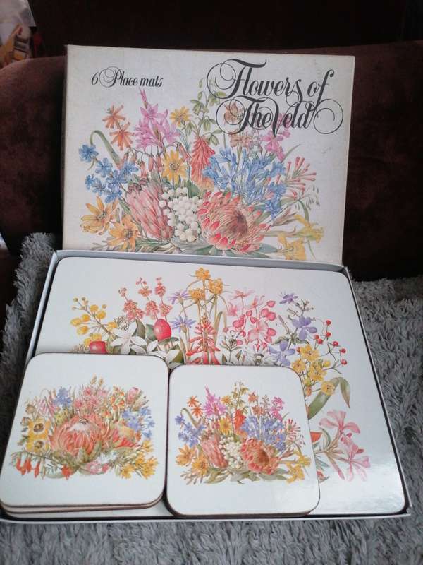Vintage Flowers of the veld 6 place mats. 6 big and 6 small