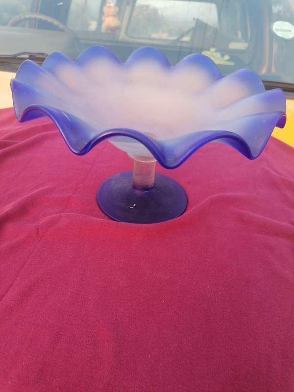 This beautiful bowl with a lovely wavy edge