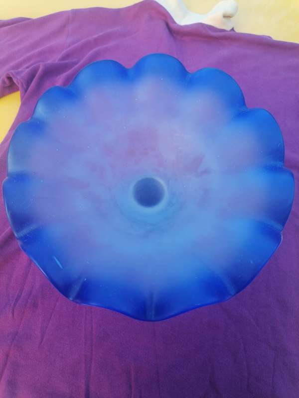 This beautiful bowl with a lovely wavy edge