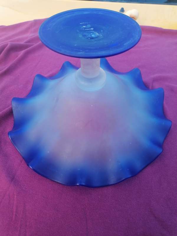 This beautiful bowl with a lovely wavy edge