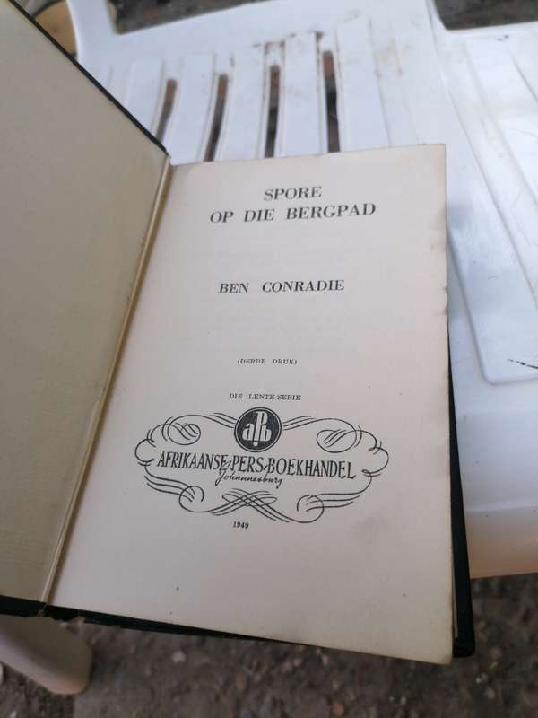 SPORE OP DIE BERGPAD  BEN CONRADIE