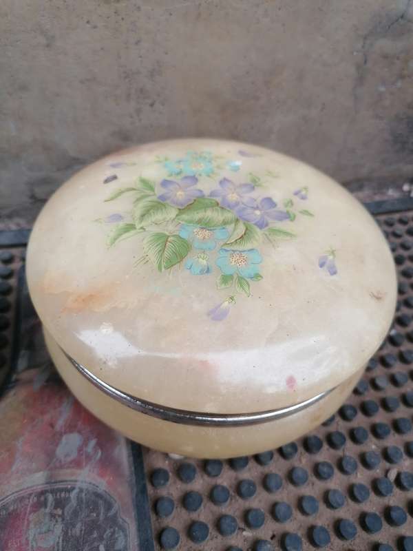 Vintage Genuine Alabaster Hand Carved Made in Italy Hinged Trinket Box