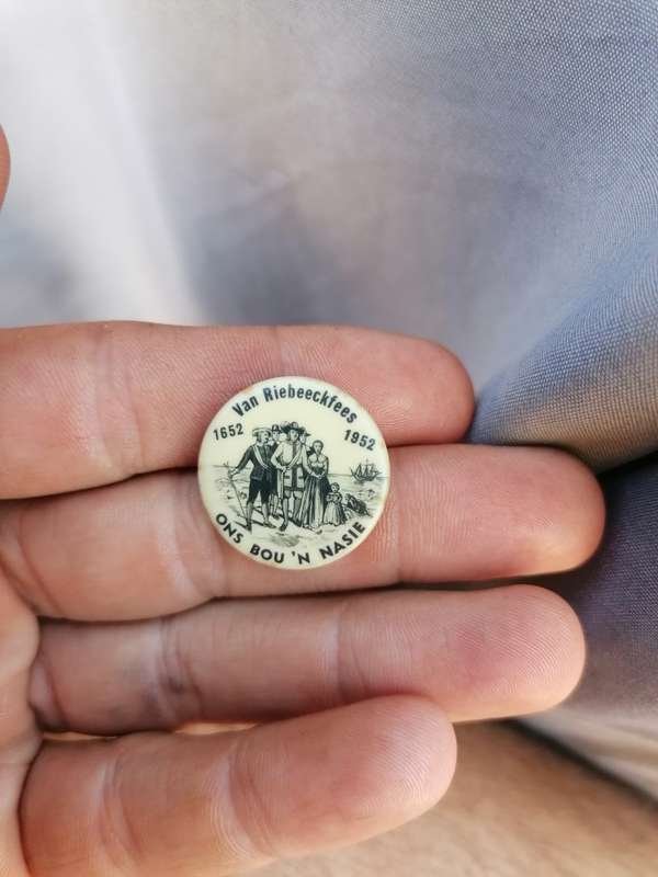1652-1952 Van Riebeeckfees lapel pin badge