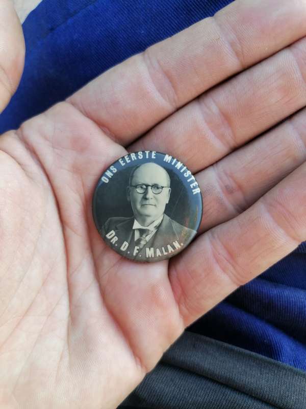 ONS EERSTE MINISTER DR D. F MALAN LAPEL PIN