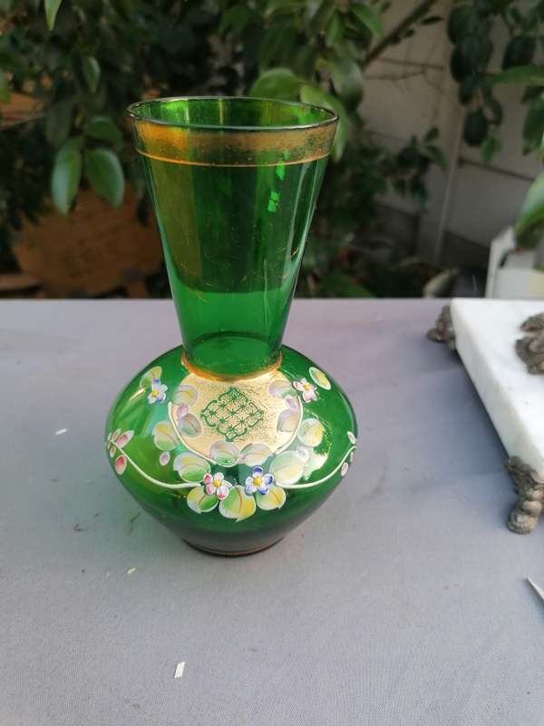 VINTAGE VENETIAN/MURANO HAND PAINTED EMERALD GREEN GLASS BUD VASE