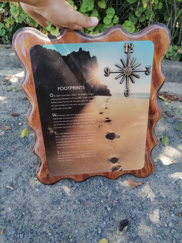 FOOTPRINTS clock. Needs repair. Not tested