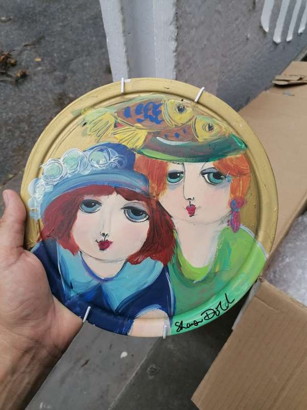 SUPERB HAND PAINTED AND SIGNED PAINTING ON A PLATE OF A "" FAT LADY "" BY SA ARTIST SHARON DOLD
