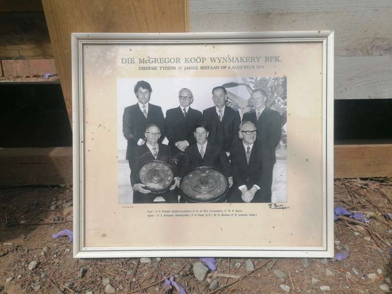 DIE MCGREGOR KOÖP WYNMAKERY BPK.  DIREKSIE TYDENS 25 JARIGE BESTAAN OP 4 AUGUSTUS 1974