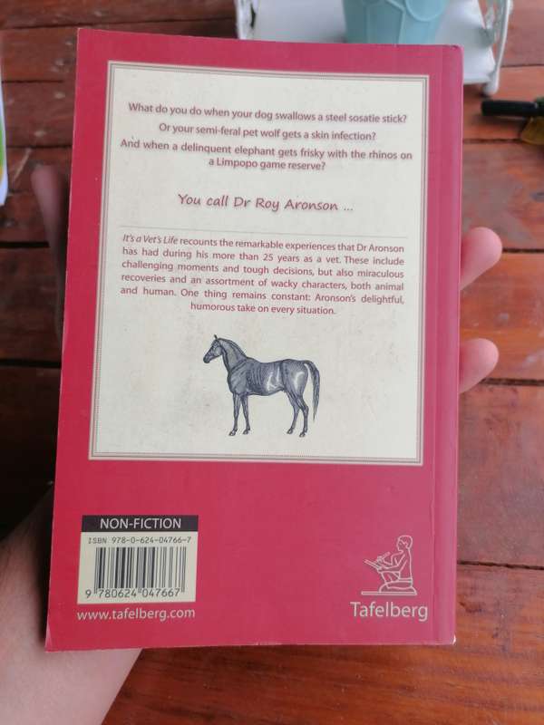 It's a Vet's Life: Adventures in the City and the Wild Book by Roy Aronson
