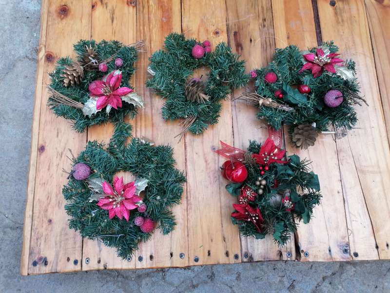 Christmas decor. Bid per item